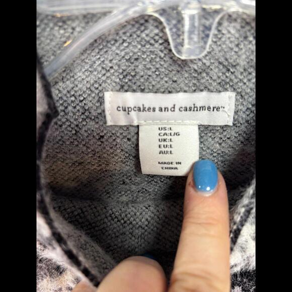 Cupcakes & Cashmere Sweater Womens Medium Gray Tan Geometric Fuzzy Cozy Bohemian - Picture 3 of 4